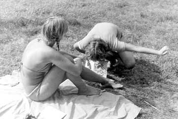Zvedání papíru ústy a na jedné noze, to byli takzvaní Čápi (1983)