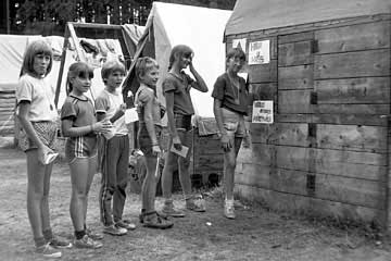Před proslulou Hernou u Hašiše stály vždy dlouhé fronty (1986)