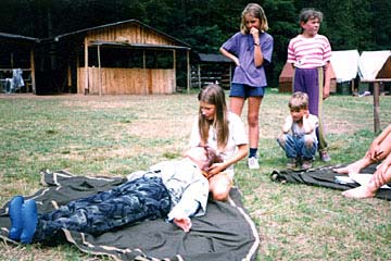 Prapodivná disciplína oblékání figuríny na ranní nástup (Štěpka 1997)