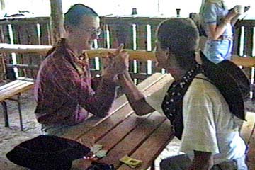 Na divokém Západě v Dodge City nemůže chybět soutěž v páce (Igrid versus Zbyněk 1998)