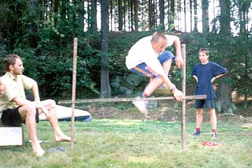Slon sleduje skákajícího Tygra (1998)