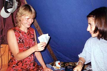 Herna přežila pod různými názvy dodnes - na návštěvě u Dáši Petronela, vedoucí herny o tři roky později (1999)