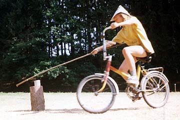 Rytíř na kole? Místo kola si představte koně (Bára P. 1999)