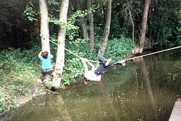 Provazová lávka přes potok (2000)