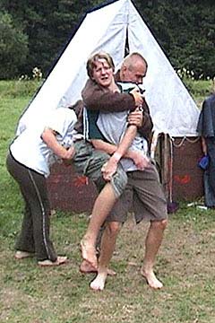 Řeckořímský zápas Blonďáka proti Jeníkovi a Lence (2002)