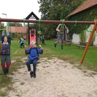 Zastávka na hřišti