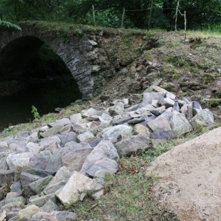 kamenný mostek