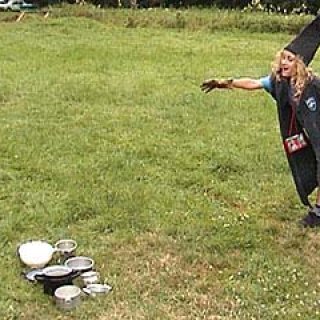Wingardium leviosa - kouzlo, po kterém se určitý předmět začne vznášet. Jinak se tomu říká hod kroužkem na cíl