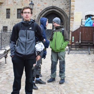 foto před hradem 