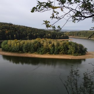 Ranní pohled na Seč s ostrovem