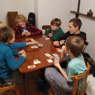 Večerní mastění karet