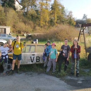 Nezbytná fotka s odstaveným vozem VB