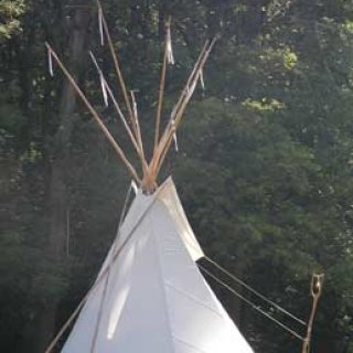 Tee-pee, týpko, týpíčko … mnoho jmen, ale nakonec je to stejně tahle věcička.