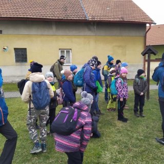 Zastavení před toleranční modlitebnou v Hořátvi 2.0