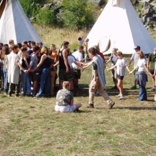 Zpět do školky, pěkně za ručičku. A hlavně se nepouštět.