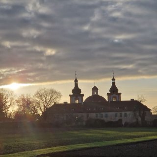 Romantický výhled na Klášter v nových dvorech