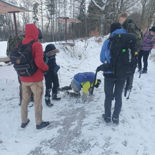 Klouzání na cestě