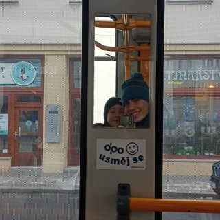 V tramvajji