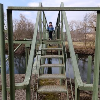 Nebezpečná lávka přes Jizeru