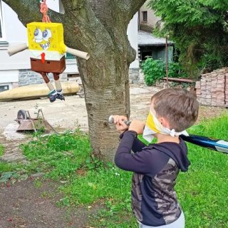 Piňata (Máslovi narozeniny)
