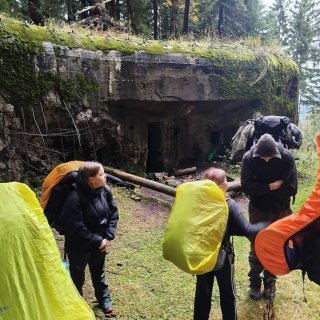 Ten bunkr určitě prorazili tou kládou