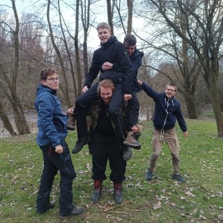 Dva transporty jedněmi zády