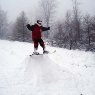 Skoro jak na kladině.