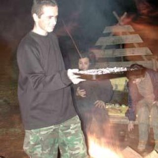 Honzík přivez míšu. Ňam, ňam :))