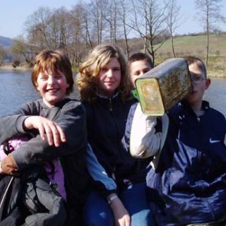 Nějakou tu vodu bylo potřeba vylévat, ale na druhý břeh jsme se nadvakrát dostali bez problémů.
