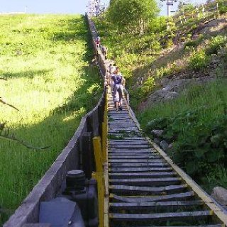 Těch schodů je moooc, aneb jak se šlape na skokansky mustek.