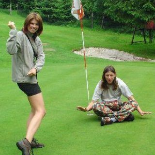 Svišti na golfovým hřišti.