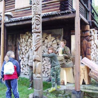 Všude totem, kam oko dohlédne