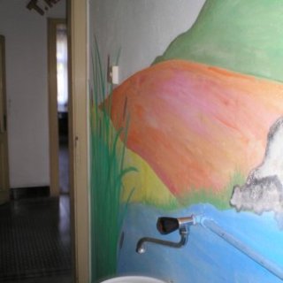 Když budete chtít konat potřebu na našem záchodě, můžete se přenést třeba na pole...