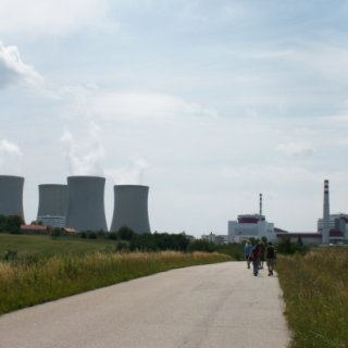 Cesta rozpálenou krajinou za poznáváním JET