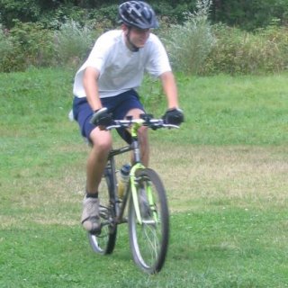 Smějící se biker.