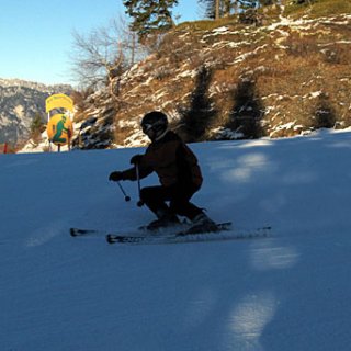 Slon v plné jízdě na sjezdovce Schladming-Planai