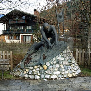 A takhle jezdí Hermann Mayer, rodák z Flachau