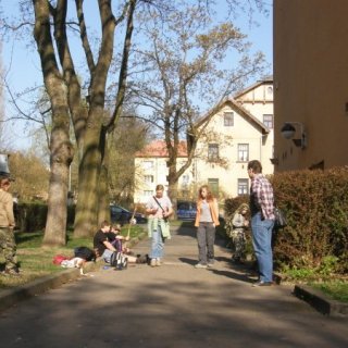 Před kinem, naším dočasným nocležištěm