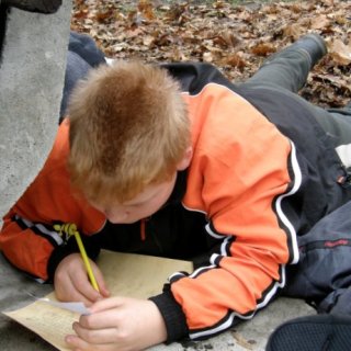 Vůbec mi navadí, že ležím v bahně.