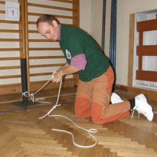Slon váže s poklidným úsměvem