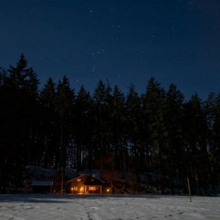 Poznáte souhvezdí nad srubem?
