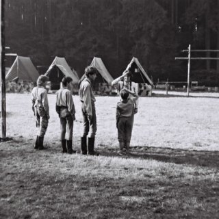Nouzov - Táborové nástupy