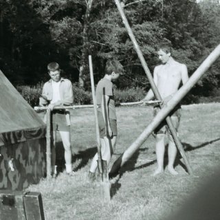 Nouzov - Stavba brány