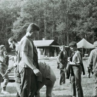 Nouzov - Příprava na maskovací hru