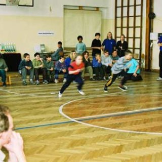 Mimo jiné také sesterský souboj