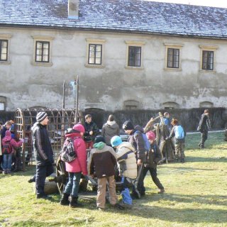 v předhradí