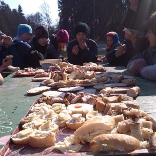 Žádná hostina, obyčejná nouzovská svačinka