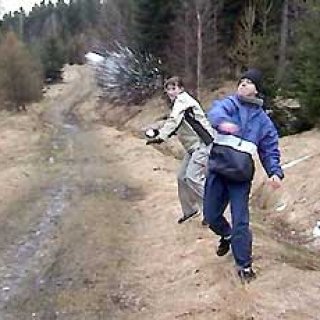 Jaruška a Katka střílí na Toma