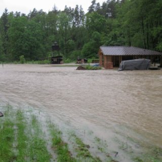 Tábor u jezera