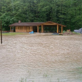 Jezero nabývá svých rozměrů
